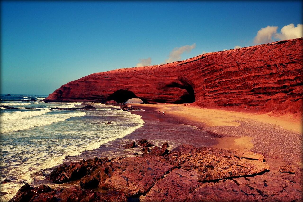 Explorez Gezira à Sidi Ifni avec Donia Tours – Excursions sur mesure entre désert et océan, visites guidées et découvertes naturelles uniques